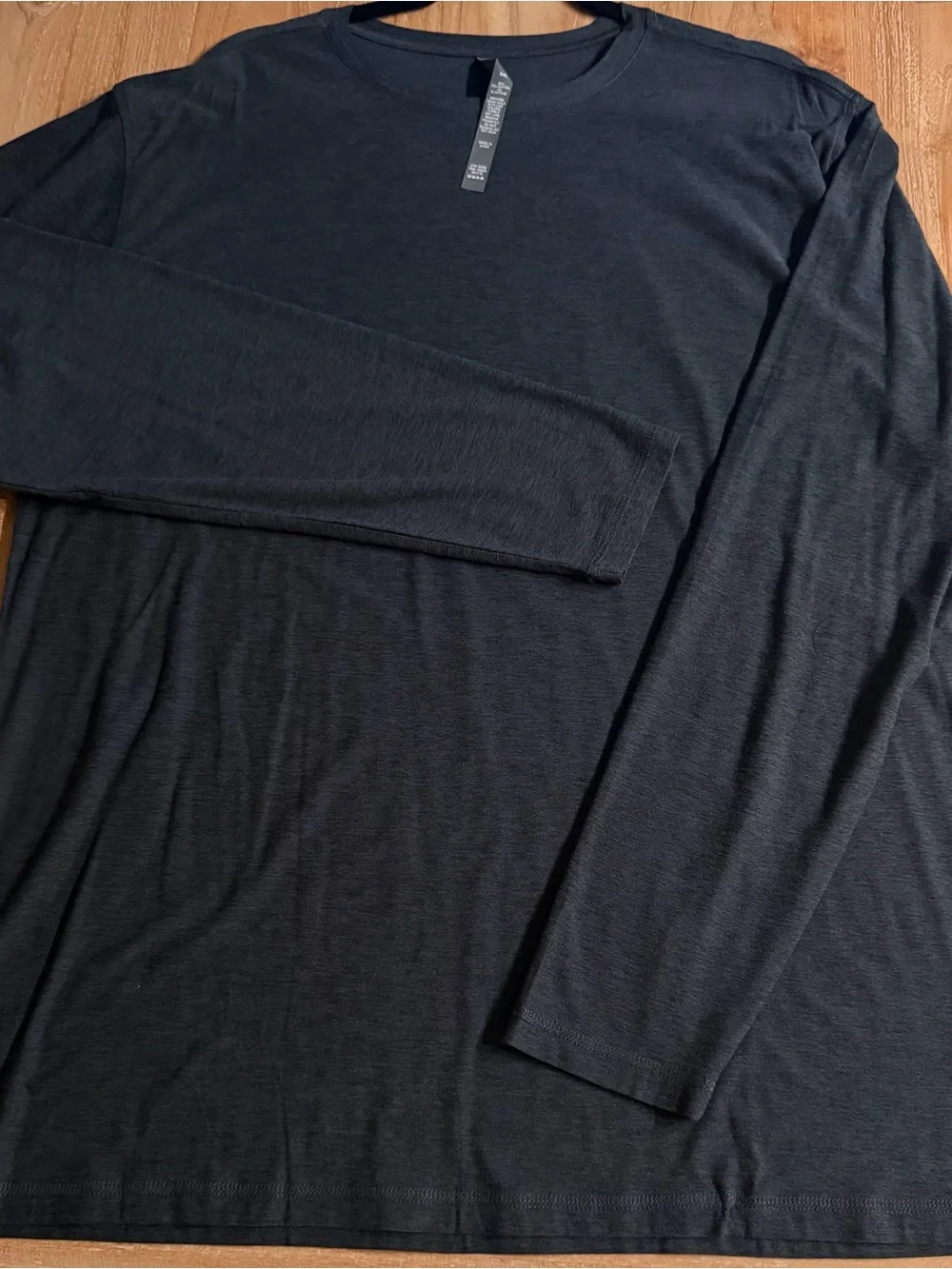 Vuori Strato Tech Long Sleeve Crew Neck Tee - Charcoal Heather